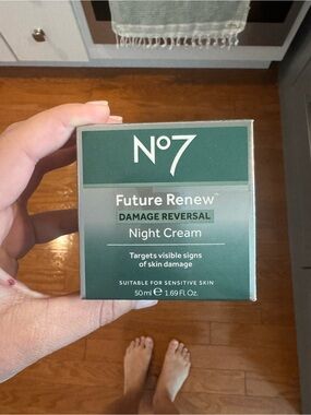 No7 Future Renew Damage Reversal Night Cream — Green